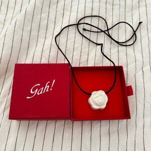 Lisa Says Gah Ceramic Rose Necklace